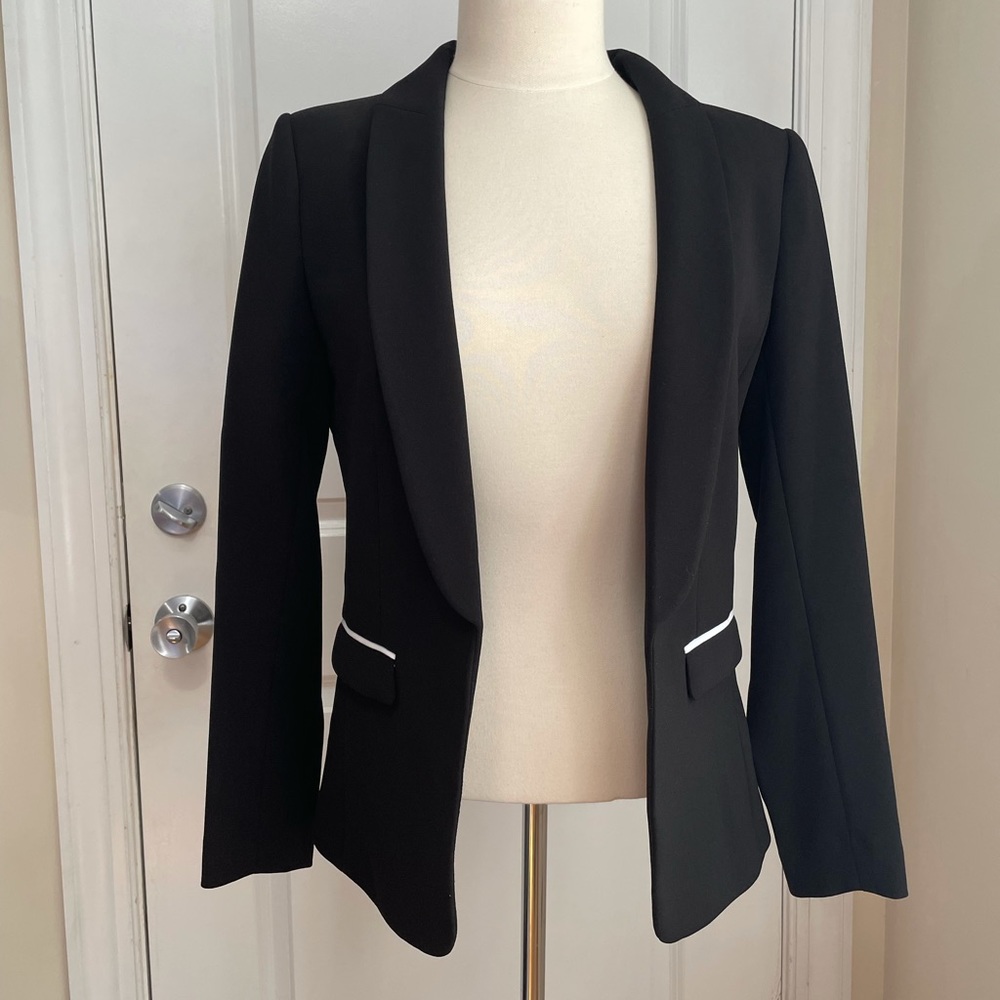 Black H&M blazer with white trip on pockets